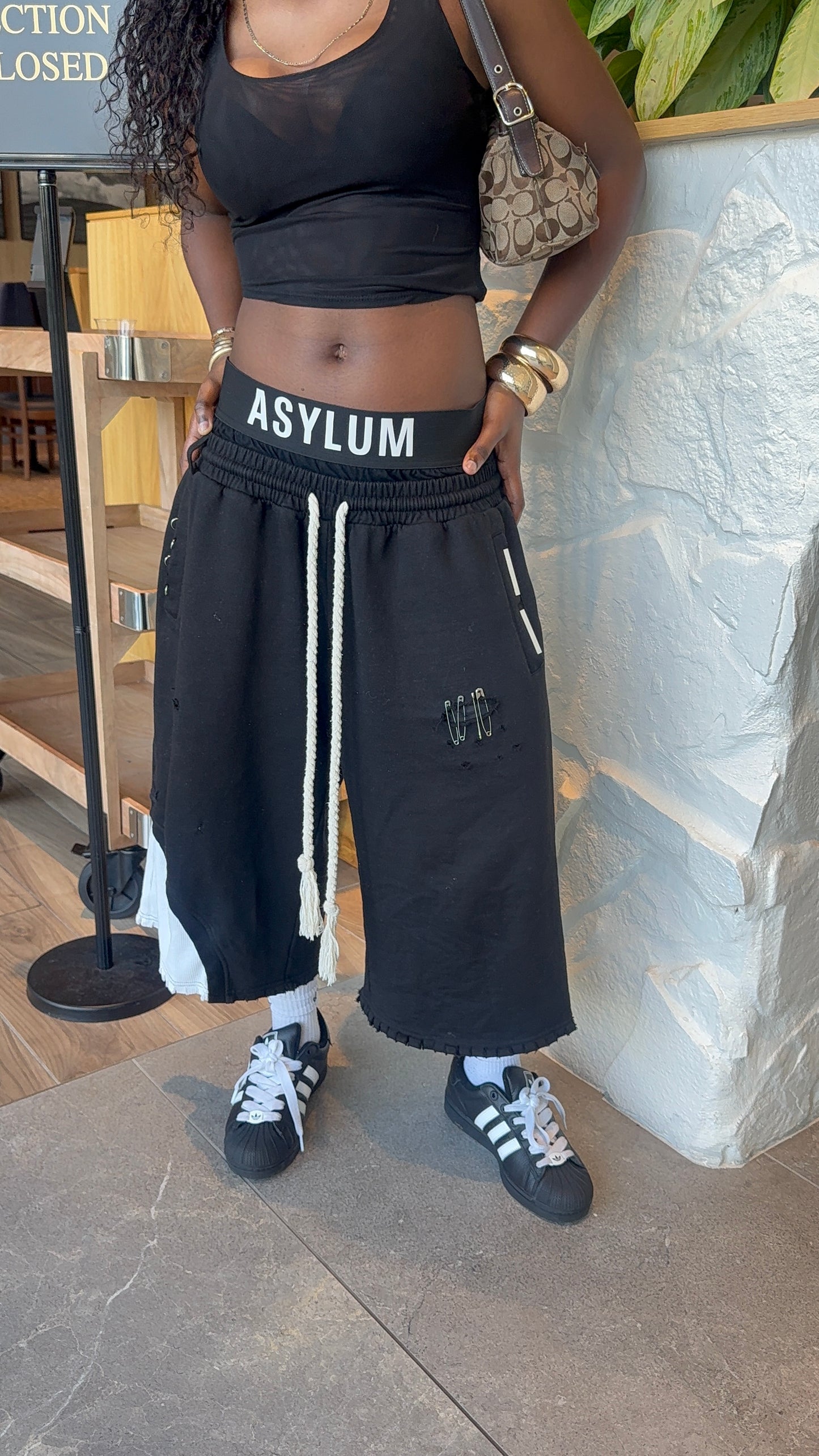 VINTAGE ASYLUM SHORTS (BLACK)